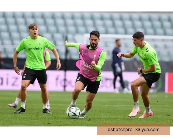 西甲前锋搭档表现稳健，球队攻击力持续提升引人关注